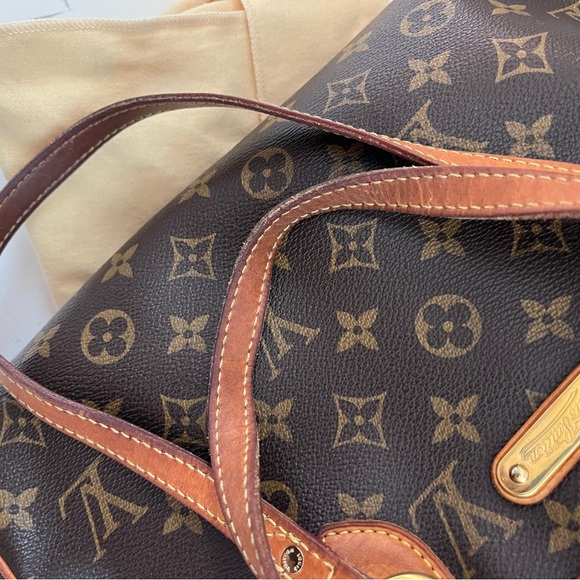 Louis Vuitton medium - Picture 14 of 17